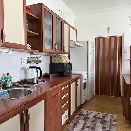 Mesacna Братислава